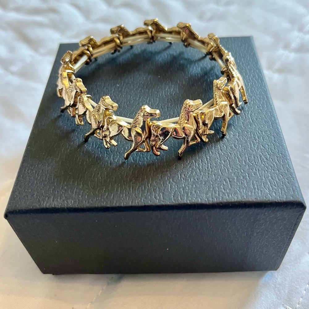 💛Gold Tone Running Horses Stretch Bracelet